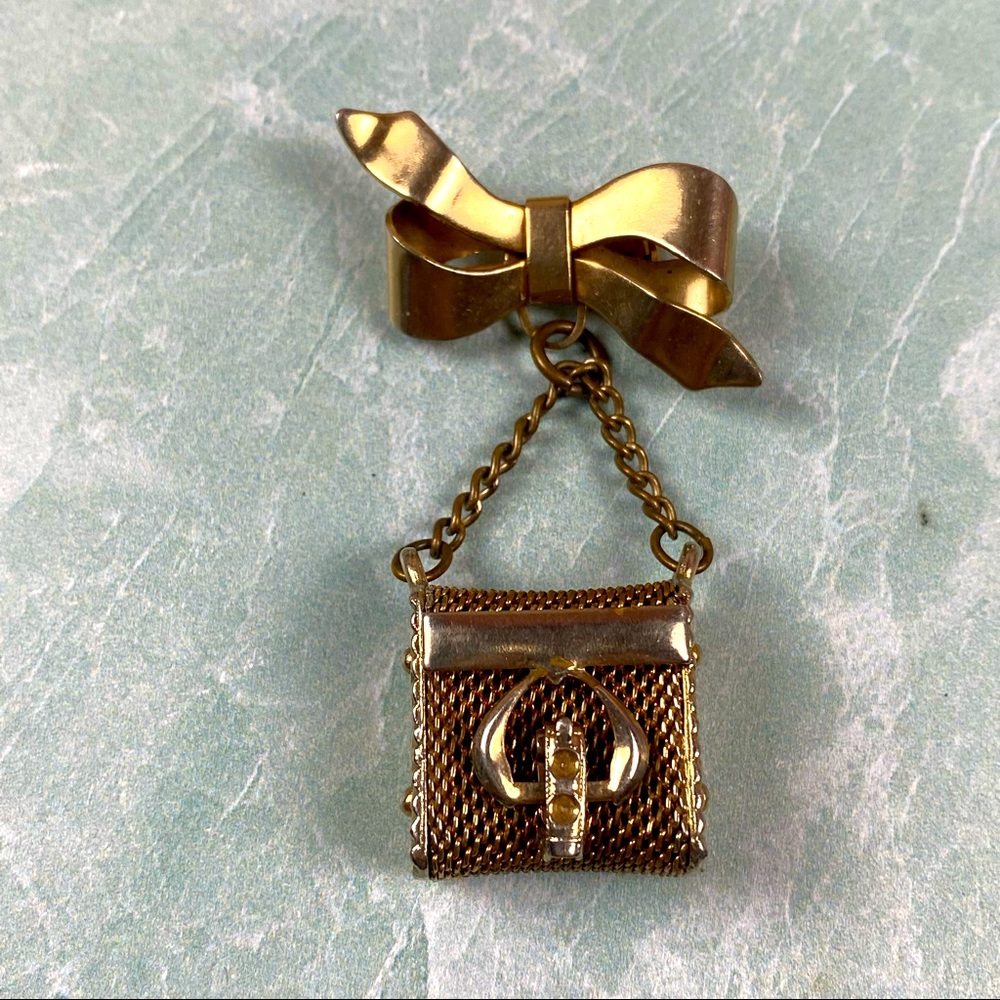 Vintage bow brooch with a dangle mini chain pouch that closes with clasp 60’s